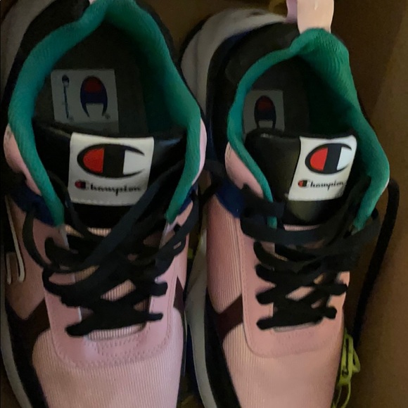 Shoes - Picture 3 of 4